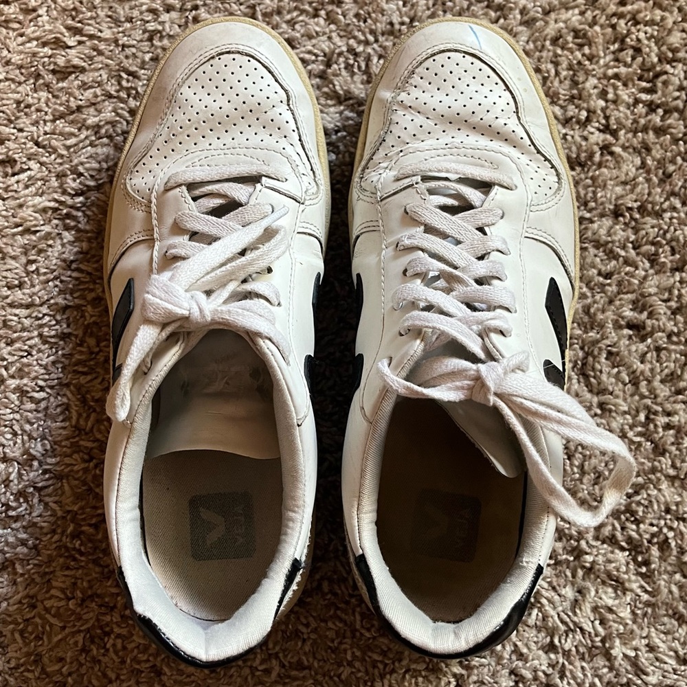 Veja V-10 women’s size 8